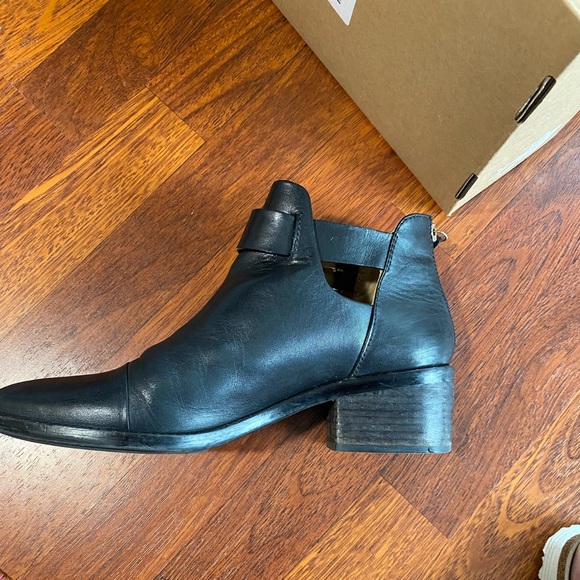 Geox Oxford. So adorable and comfortable! - Picture 2 of 4